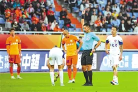 傅明、马宁被选派执法18强赛图片