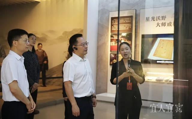 杜海洋到李庄古镇调研文旅融合暨促消费工作