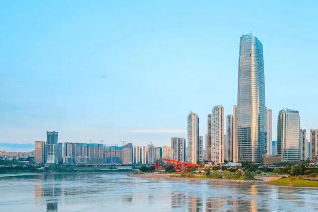 写信告诉我，今天，宜宾的“海”是什么颜色……