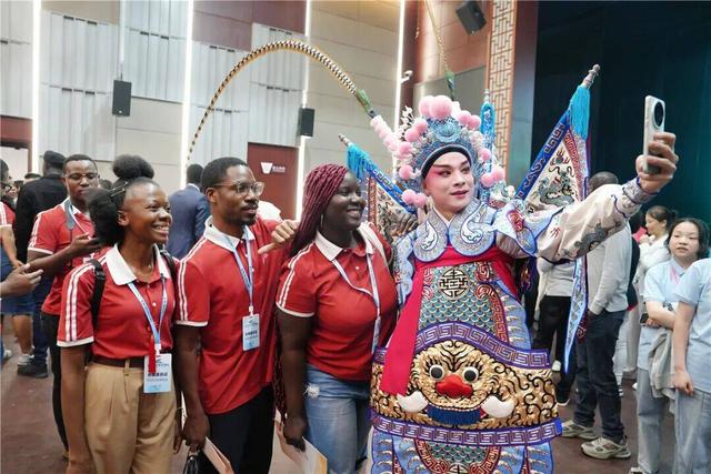 写在2025中非经贸和文化论坛开幕之际