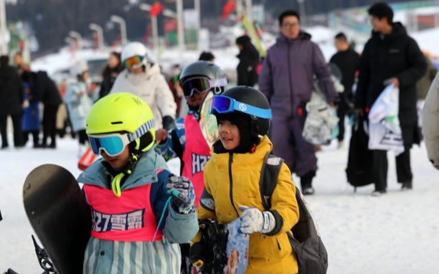 冬季到新疆来玩雪丨首个雪假撬动市场 新疆冬游迎来消费新高峰