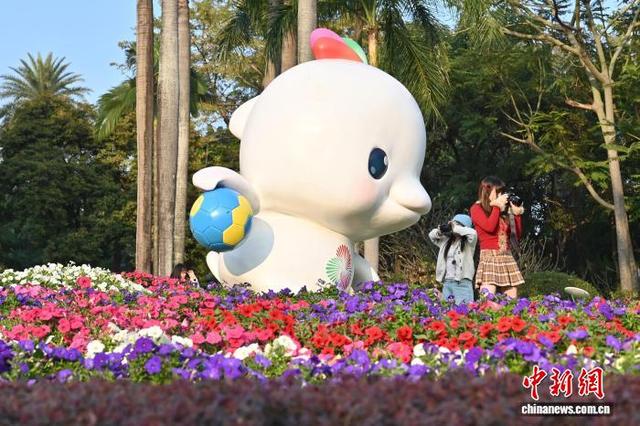 广州云台花园变身“大湾鸡主题乐园”