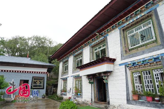 西藏嘎拉村：从穷山沟到“桃花源”的华丽转身