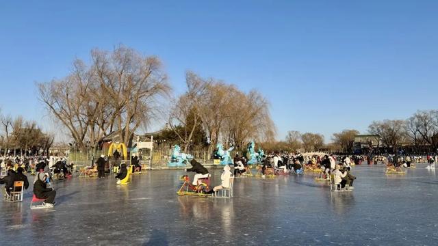 是时候了！来什刹海前海冰场“呲溜溜”