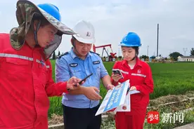 反诈宣传无“ 死角”民警深入石油勘探现场图片