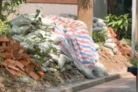 大反转！爷叔小区里干这事还叫嚣“我懂法”！上一秒硬刚，下一秒……图片