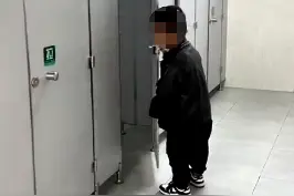 四川男网红进女厕拍“挑战”视频，声称玩的就是真实！被拘留图片