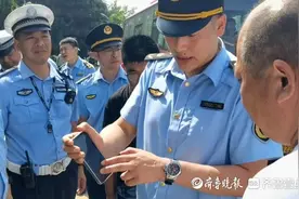 烟台三部门联合整治旅游客运市场，一客车涉嫌非法营运被依法查扣图片