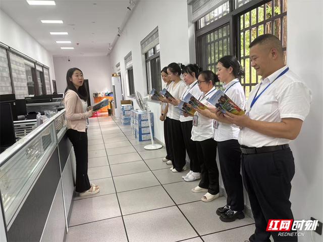 语言“零障碍”！张家界国家森林公园“金鞭溪夜校”打造暑期国际服务新体验