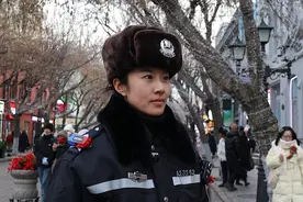哈尔滨女警回应被赞“最飒警花”：身高180cm看背影会被误认是男警，颜值只是加持视频封面