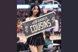 “啦啦女神”李雅英晒考辛斯首秀应援美照：谢谢大家 下周赛场见图片