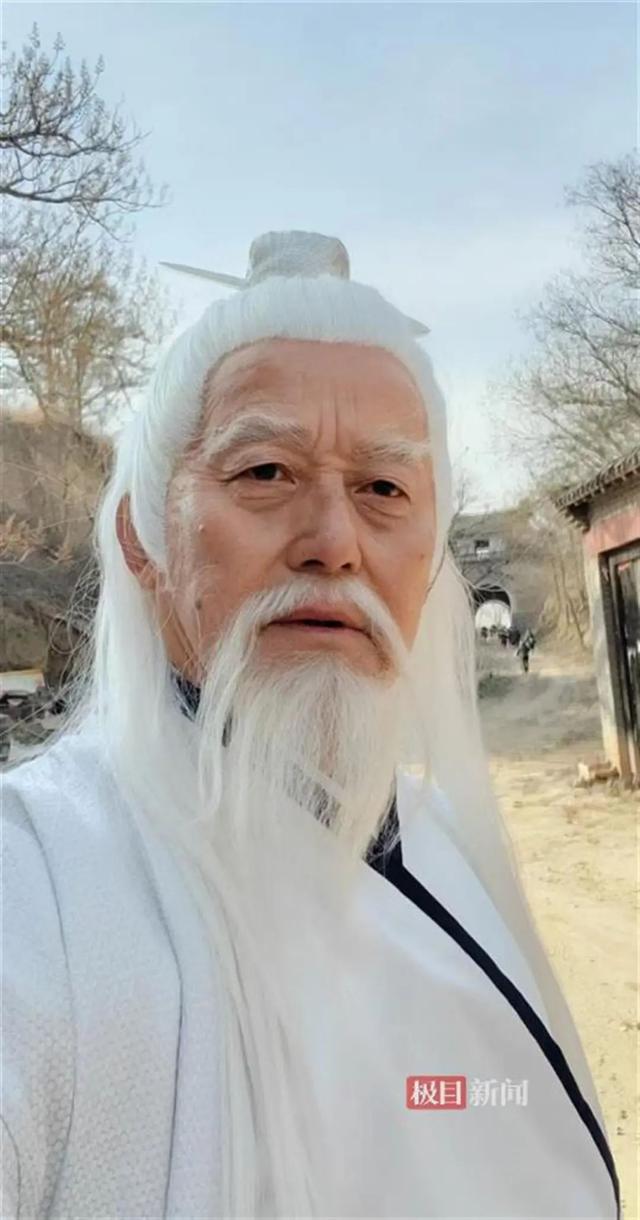 大爷拍短剧“日薪千元”？本人回应：走红只是意外