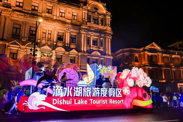 美图来袭！上海旅游节花车巡游精彩瞬间→