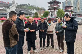 湖北竹山：服务零距离 便民暖人心图片
