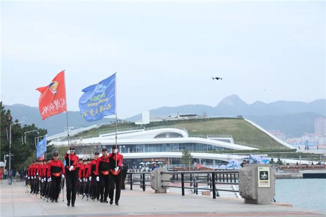 2025“双11”全国持杖行走日全国主会场（威海）活动开幕