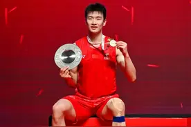 马来西亚羽毛球大师赛：李诗沣夺得男单冠军图片