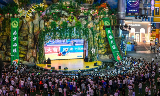 魅力迸发凭什么？在金陵的月色与灯火间，揭晓答案