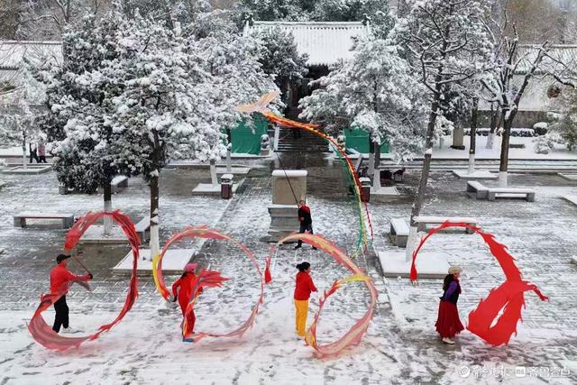 华山冬雪舞祥龙