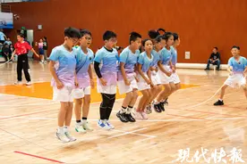 盐城市聚亨路小学在市第二届跳绳比赛中卫冕冠军图片