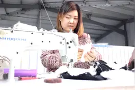 “80后”返乡创业者刘丽：制作潮流毛绒玩具远销海外，带领陵城乡邻共致富图片