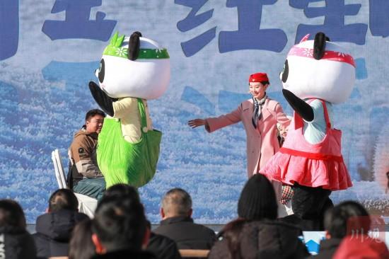 夹金山下滑雪！跟着大熊猫冬游雅安