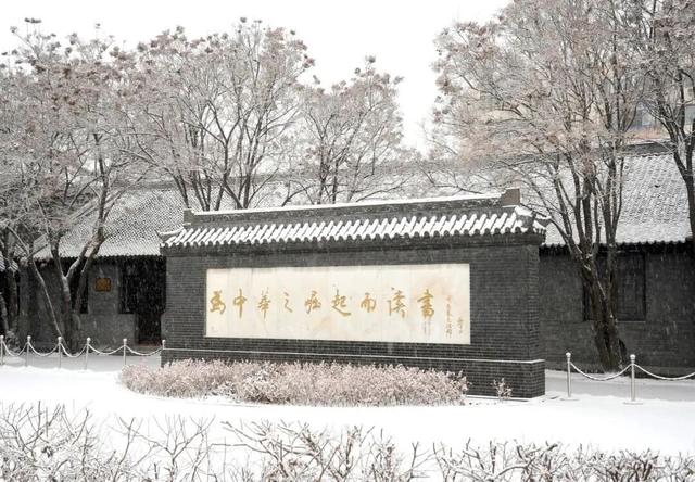 铁岭冰雪季杀疯了！10万㎡冰雪狂欢+蒸汽机车+暖乎乎铁锅炖，这个冬天必须冲！