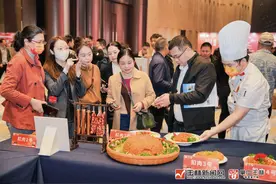 身价百亿！陆川猪憨态可掬向你走来图片