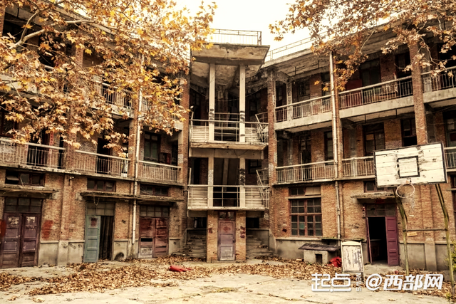 我家门口变了样｜西安风雷年代影视基地：钟楼往南20公里 藏着一座“时光片场”！