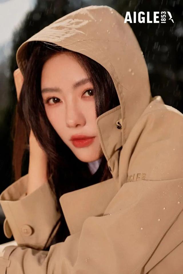 秋天的第一件外套：还得是冲锋衣