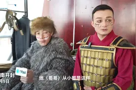 “严肃巨人”实则腼腆暖男！弟弟揭秘：他不爱笑，但心里开心图片