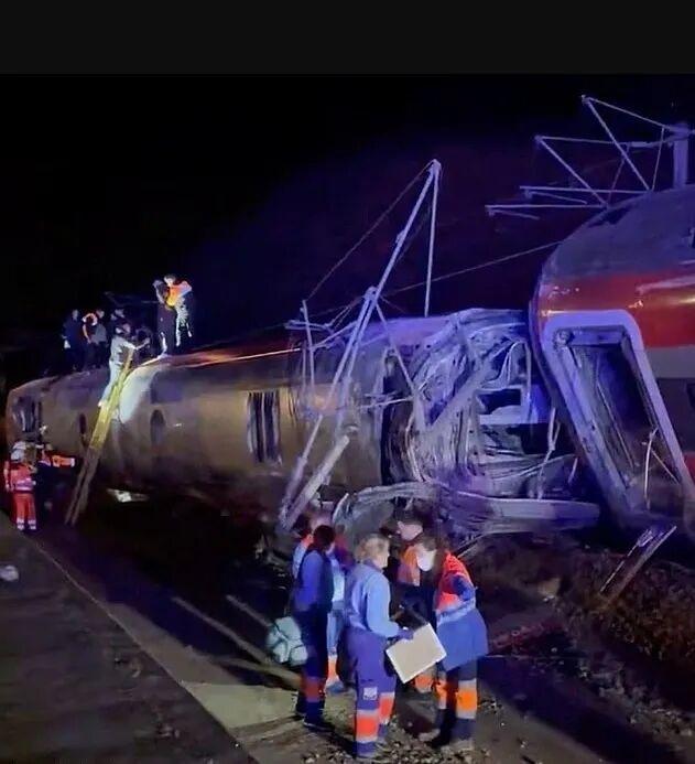 西班牙再发两起列车脱轨事故，致一死多伤；此前两列车脱轨相撞事故已致42人死亡