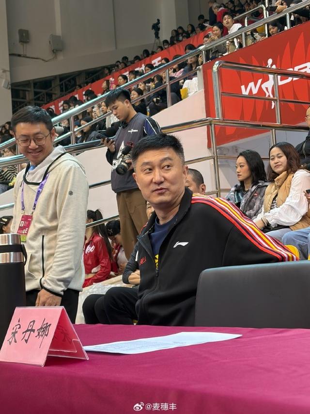 杜锋现场观战广东女篮新赛季揭幕战