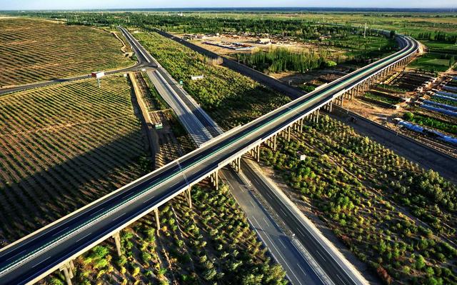 【辉煌十四五·敦煌答卷】“文旅 + 百业” 赋能增长  “十四五” 敦煌激活千年文化活力