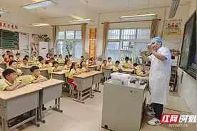 爱“牙” 从“齿”开始！医护人员走进张家界澧滨小学二年级二班图片