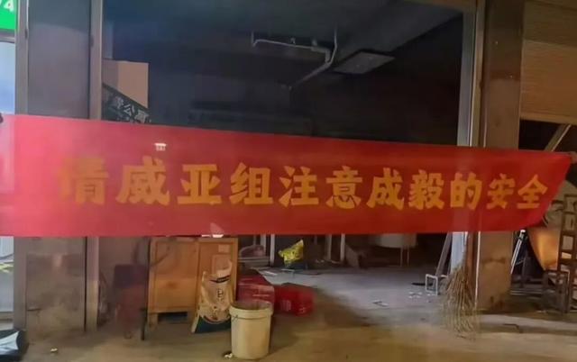 演员成毅拍戏吊威亚时突然坠落	，后脑勺触地，蜷缩翻滚无法起身；从业8年武行分析：团队系其御用班底，应极力劝阻演员亲自上阵
