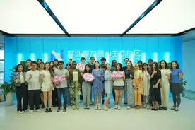 中外青年探秘南山科创前沿 沉浸式体验AI与外骨骼黑科技图片