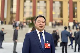 泸州代表团：加快长江上游生态航道建设 充分发挥长江黄金水道作用 | 两会最前线图片