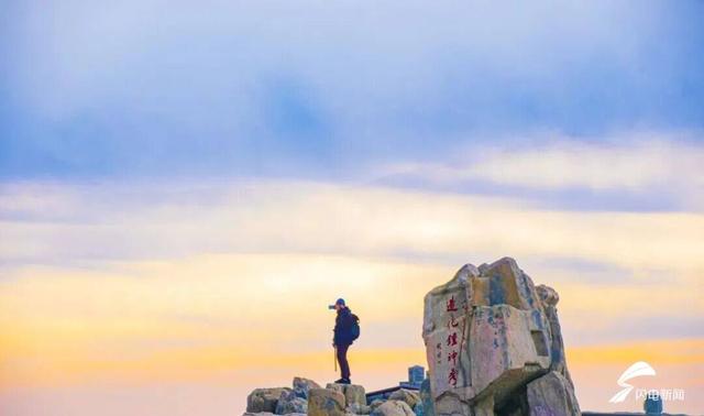 组图丨岱宗初冬暖光漫 红果松影醉游人