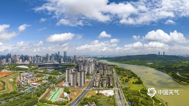 好看！南宁上空蓝天白云美景“霸屏”