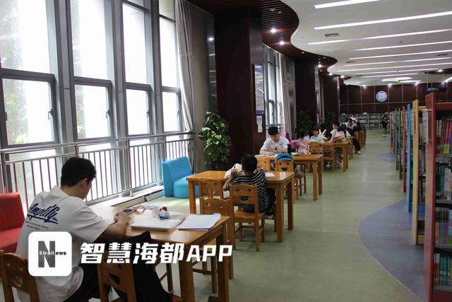 沉浸书海，图书馆成为福州人暑期热门打卡地