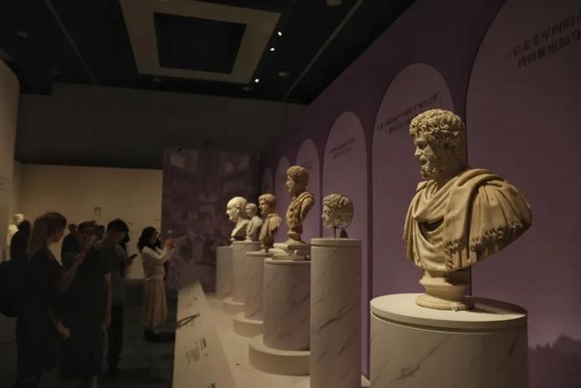 首日人人人！古罗马众神“空降”上海！不出沪看131件稀世珍品！打卡攻略→