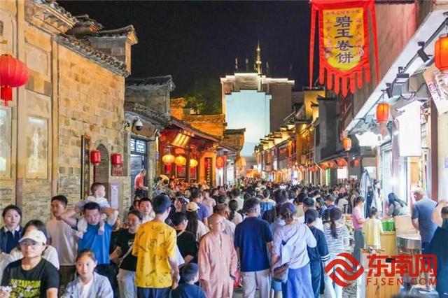 三明泰宁：金溪夜游启幕 古城文旅“日夜联动”升温