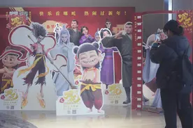 《哪吒2》票房登顶只是起点？周边爆卖、股价狂飙才是吸金“大杀器”图片