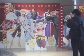 《哪吒2》票房登顶只是起点？周边爆卖、股价狂飙才是吸金“大杀器”图片