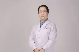 52天宝宝喝蜂蜜水中毒进ICU 专家提醒：这些食物婴幼儿不要吃图片