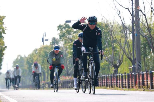 骑行挑战赛与乡村定向打卡赛双线并举 2025上海·市民乡村骑行系列活动宣桥站举行