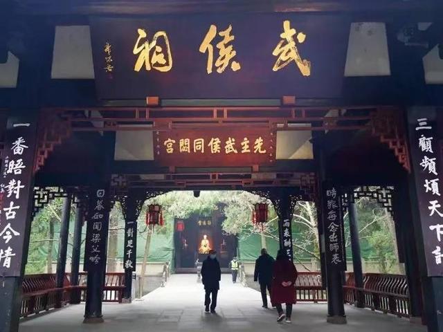 白天看世运，晚上游成都！坐双层巴士逛“巴适”社区，gogogo发车啦