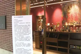 酒瓶变身艺术品，点缀生活增乐趣图片