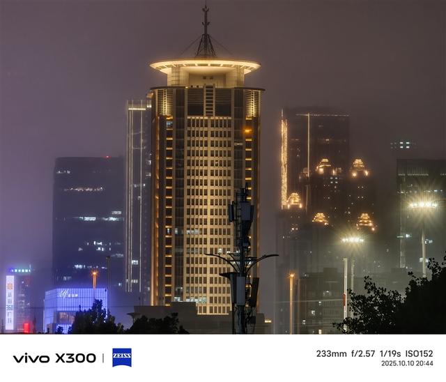 完美小屏影像旗舰！vivo X300手机评测：随手一拍就有德味 高阶技巧信手拈来