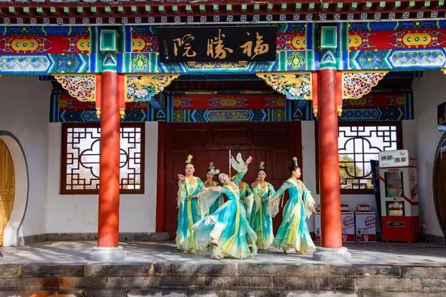 “来开封不是看风景，是真的走进了另一个世界”